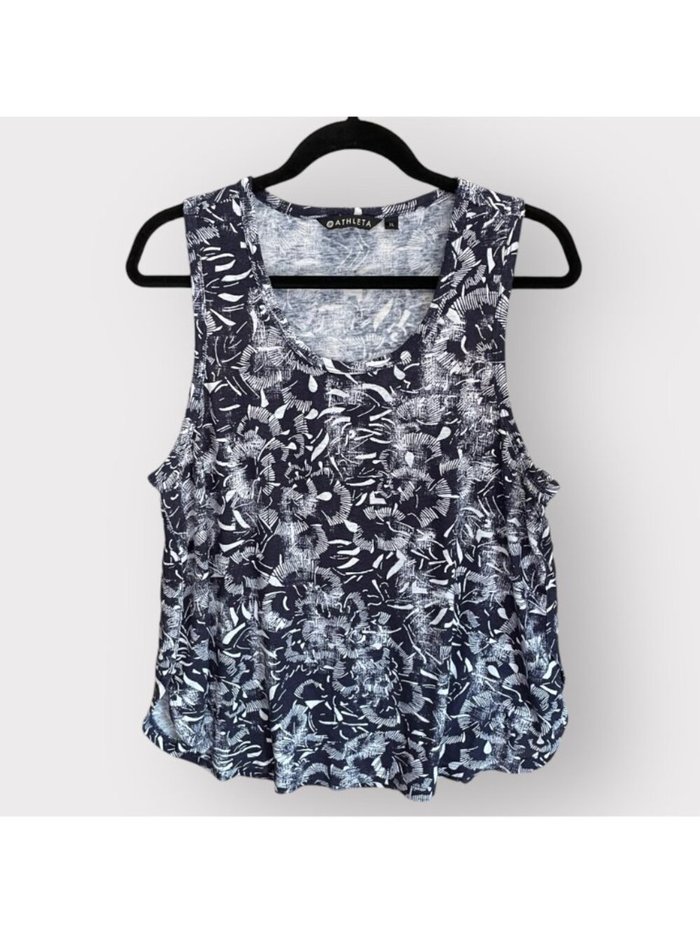 Athleta Size XL Navy Blue White Breezy Leaf Print Round Neck Racerback Tank Top - Picture 2 of 14